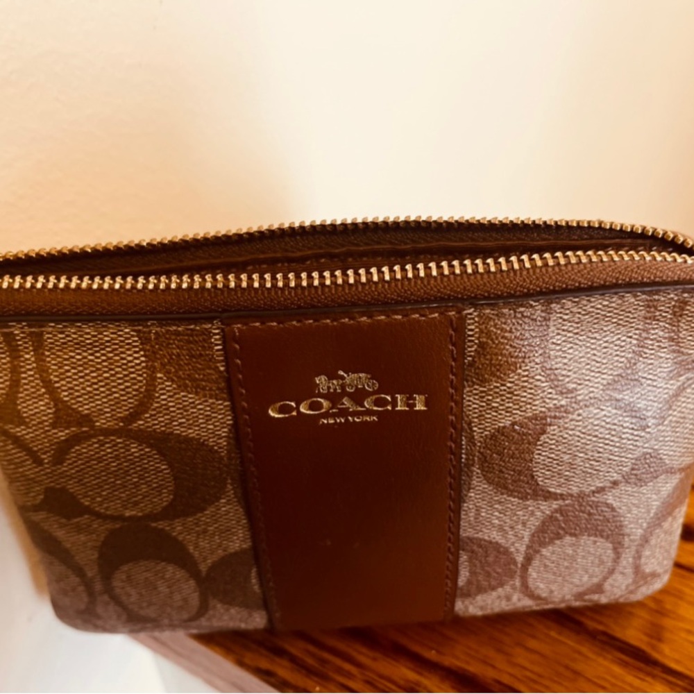 COACH single zip wallet - Picture 2 of 4